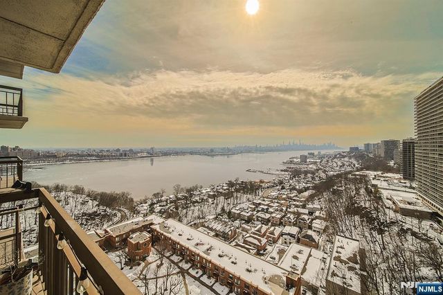 200 Old Palisade Road 16E, Fort Lee, NJ 07024