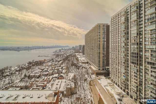 200 Old Palisade Road 16E, Fort Lee, NJ 07024
