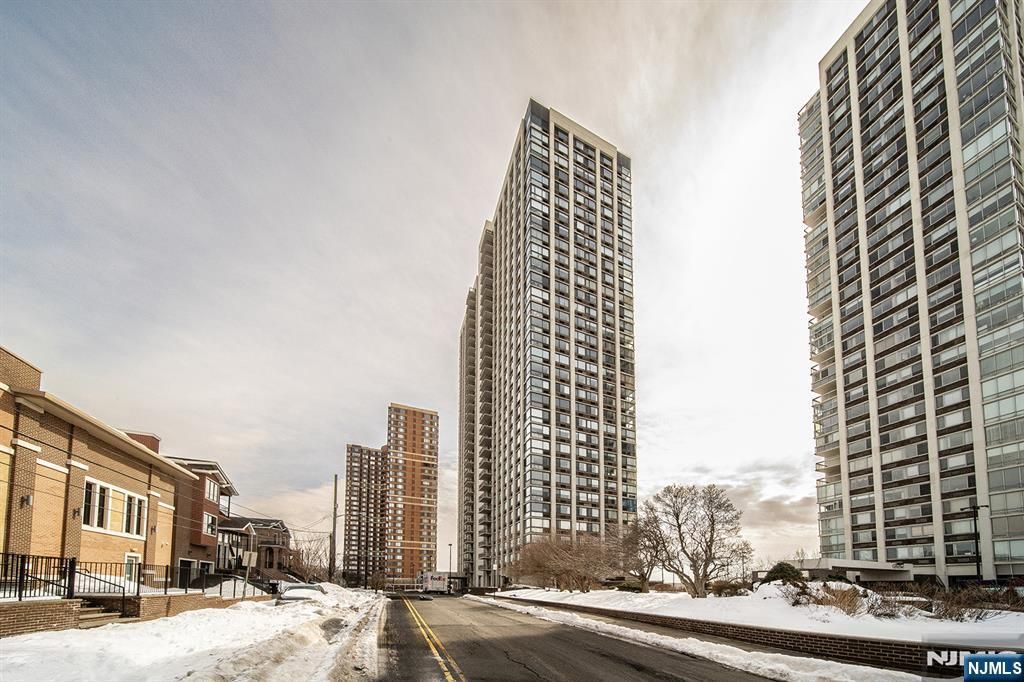 200 Old Palisade Road 16E, Fort Lee, NJ 07024