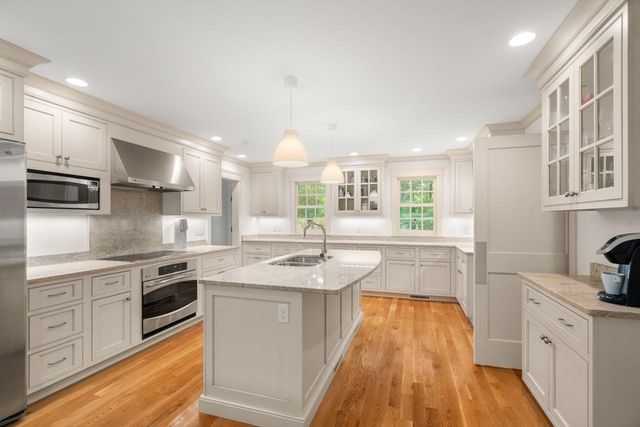 32 Perry Lane, Weston, MA 02493