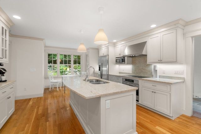 32 Perry Lane, Weston, MA 02493