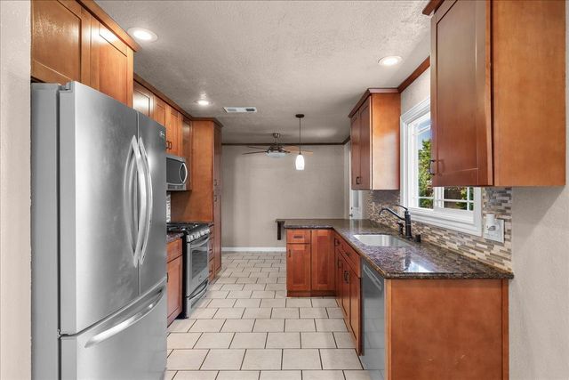 2065 Christina Ave, Stockton, CA 95204