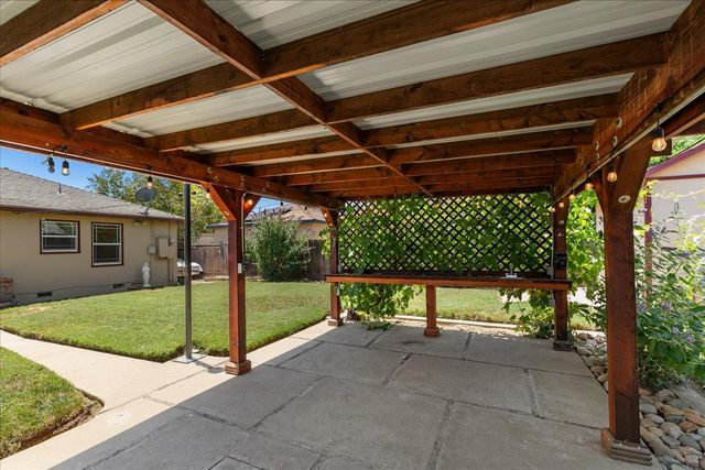 2065 Christina Ave, Stockton, CA 95204