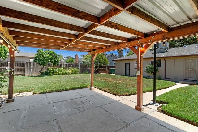 2065 Christina Ave, Stockton, CA 95204