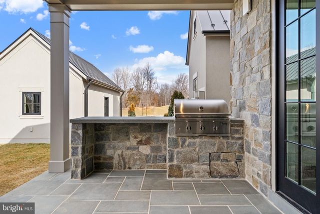 1 FOXTROT KNOLL LN, Middleburg, VA 20117