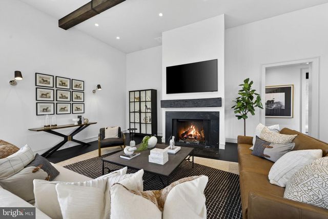 1 FOXTROT KNOLL LN, Middleburg, VA 20117