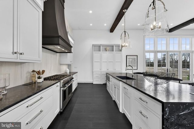 1 FOXTROT KNOLL LN, Middleburg, VA 20117