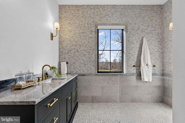 1 FOXTROT KNOLL LN, Middleburg, VA 20117