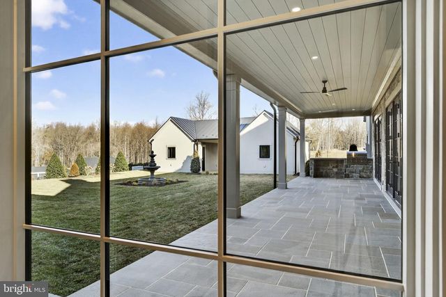 1 FOXTROT KNOLL LN, Middleburg, VA 20117