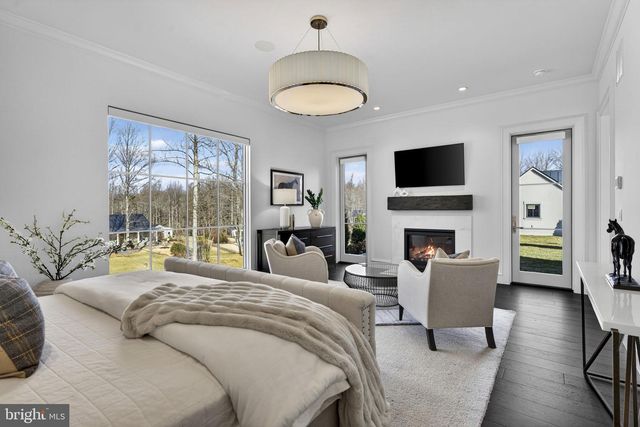 1 FOXTROT KNOLL LN, Middleburg, VA 20117