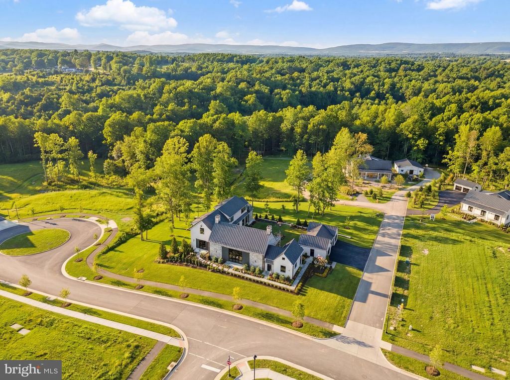 1 FOXTROT KNOLL LN, Middleburg, VA 20117