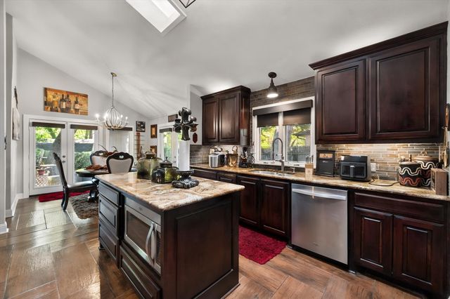 656 The Meadows Parkway, Desoto, TX 75115
