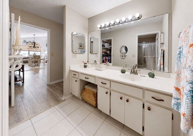 319 LINGER LANE, Sun City Center, FL 33573