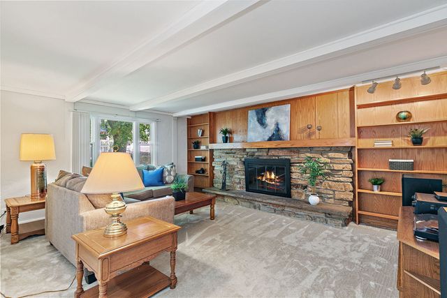 31 S Salem Drive, Schaumburg, IL 60193