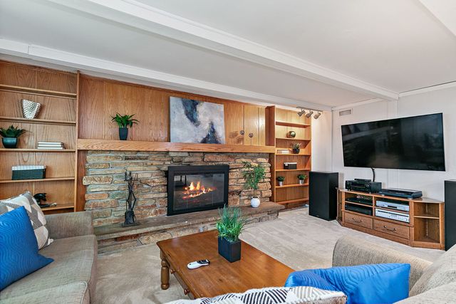 31 S Salem Drive, Schaumburg, IL 60193