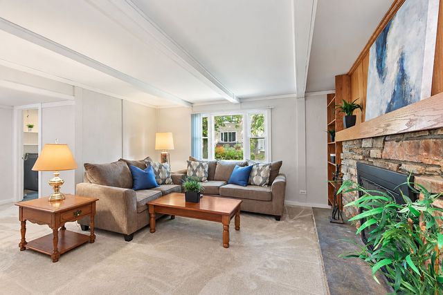 31 S Salem Drive, Schaumburg, IL 60193