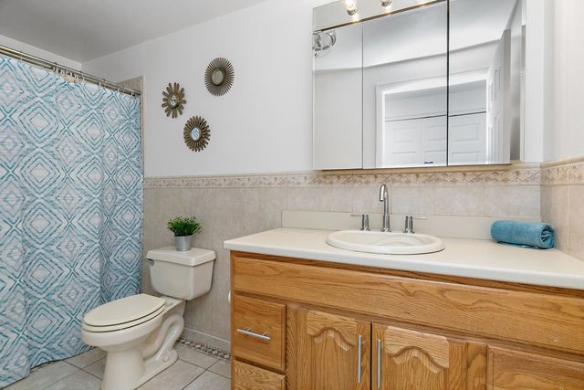 31 S Salem Drive, Schaumburg, IL 60193