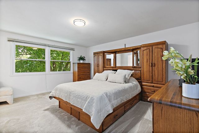31 S Salem Drive, Schaumburg, IL 60193