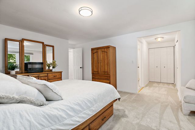 31 S Salem Drive, Schaumburg, IL 60193