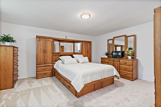 31 S Salem Drive, Schaumburg, IL 60193