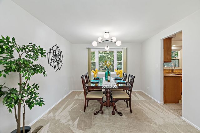 31 S Salem Drive, Schaumburg, IL 60193