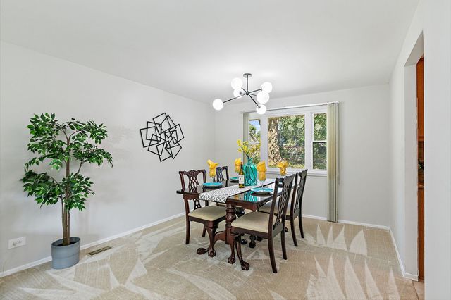 31 S Salem Drive, Schaumburg, IL 60193