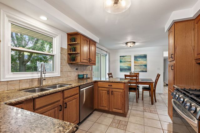 31 S Salem Drive, Schaumburg, IL 60193