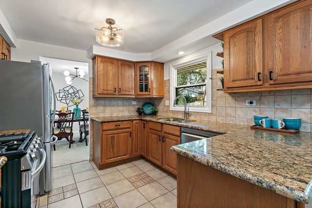 31 S Salem Drive, Schaumburg, IL 60193