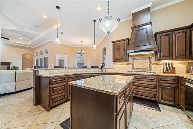 7514 E Lake Dr, Corpus Christi, TX 78414