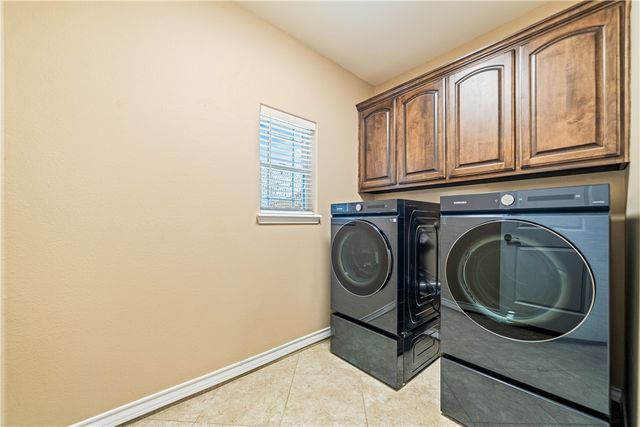 7514 E Lake Dr, Corpus Christi, TX 78414