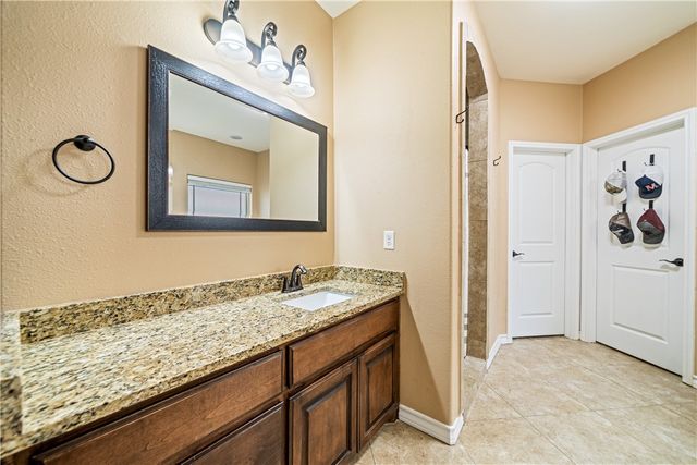 7514 E Lake Dr, Corpus Christi, TX 78414