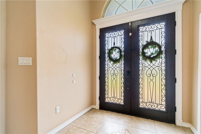 7514 E Lake Dr, Corpus Christi, TX 78414
