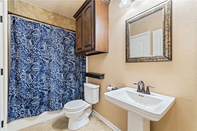 7514 E Lake Dr, Corpus Christi, TX 78414