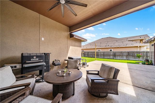 7514 E Lake Dr, Corpus Christi, TX 78414