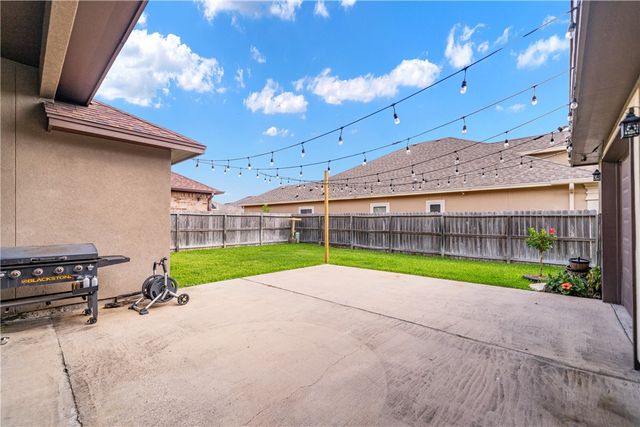 7514 E Lake Dr, Corpus Christi, TX 78414