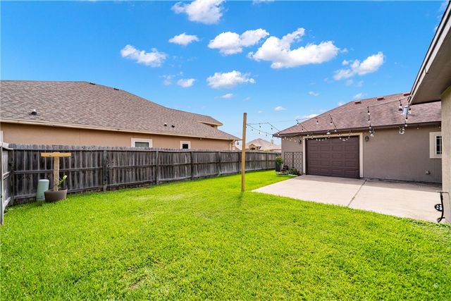 7514 E Lake Dr, Corpus Christi, TX 78414