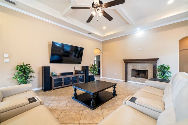 7514 E Lake Dr, Corpus Christi, TX 78414