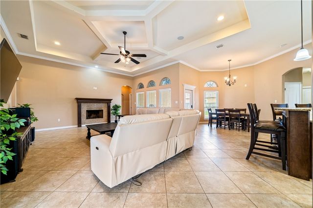 7514 E Lake Dr, Corpus Christi, TX 78414