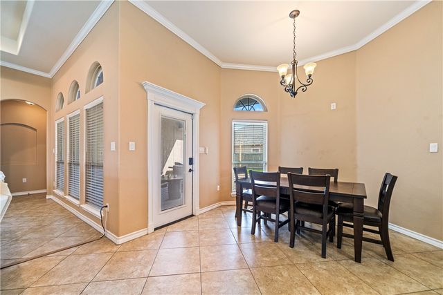 7514 E Lake Dr, Corpus Christi, TX 78414