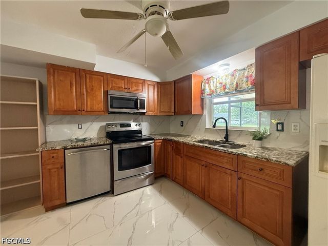 511 York RD, Lehigh Acres, FL 33936