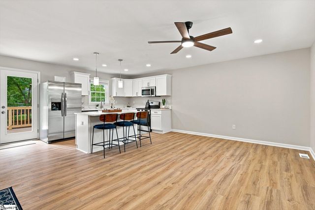 420 Cloverdale Lane, Simpsonville, SC 29681