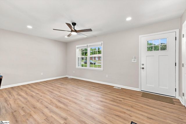 420 Cloverdale Lane, Simpsonville, SC 29681