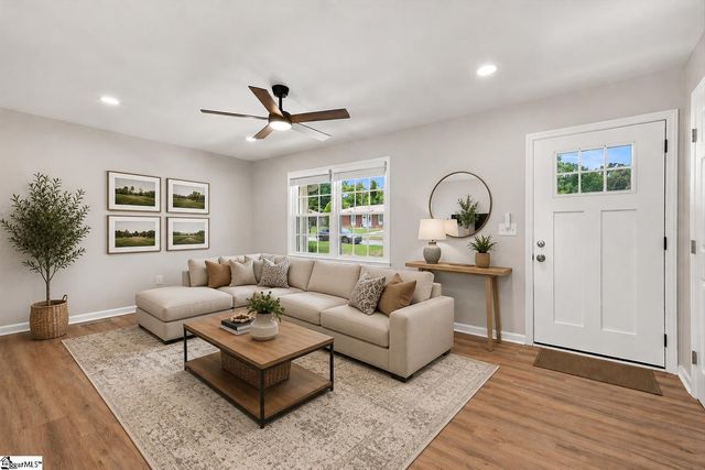 420 Cloverdale Lane, Simpsonville, SC 29681