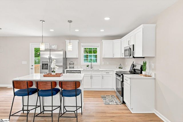 420 Cloverdale Lane, Simpsonville, SC 29681
