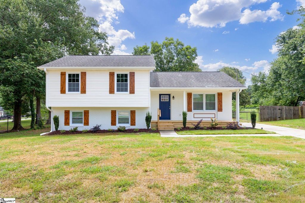 420 Cloverdale Lane, Simpsonville, SC 29681