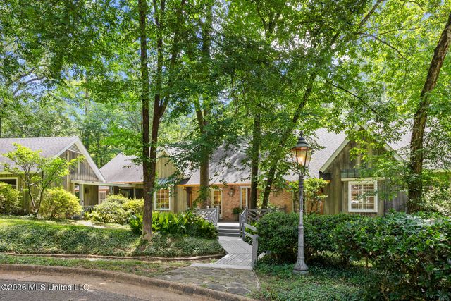 12 E Hill Drive, Jackson, MS 39216
