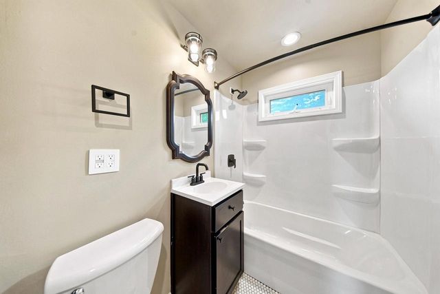 839 Lincoln DRIVE W, West Bend, WI 53095