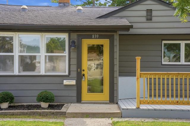 839 Lincoln DRIVE W, West Bend, WI 53095