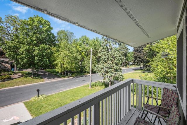 1695 Silver Lake Road NW, New Brighton, MN 55112