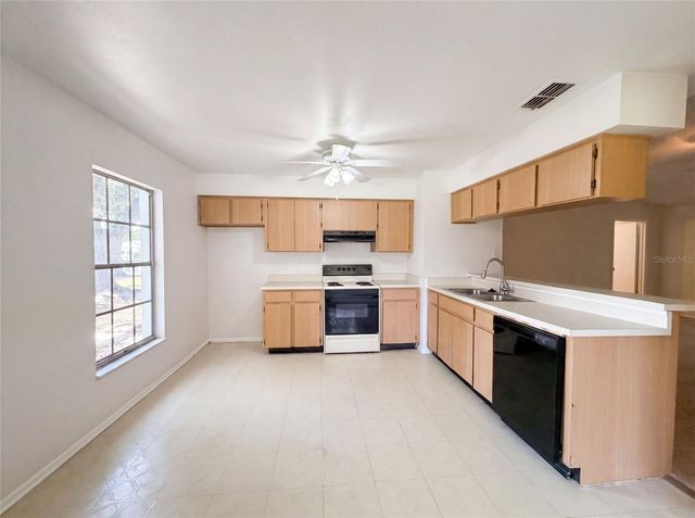 5720 KNEELAND LANE, Tampa, FL 33625